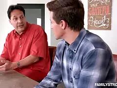 Brunette brune, Tromperie, Femme couguar, Grandpère, Hd, Léchez, Mère que j'aimerais baiser, Tatouage