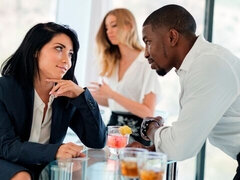 Pijpbeurt, Bruinharig, Hondjeshouding, Interraciaal, Natuurlijke tieten, Kort haar, Mager, Tiener