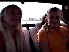 Amateur, Chica, Coche, Fetiche, Penetracion con dedos, Lesbiana, Público, Adolescente