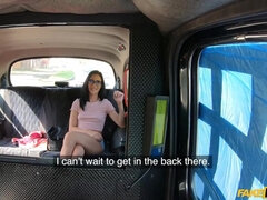 Blasen, Braunhaarige, Kehlenfick, Hardcore, Hd, Im freien, Muschi, Schlampe