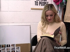 Blond, Gevangen, Oudere vrouw, Seksspeelgoed, Vingeren, Moeder die ik wil neuken, Spion, Gestolen