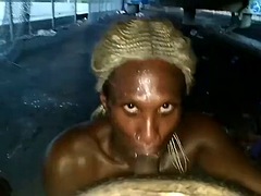 Leie, Blasen, Handjob, Monster, Pov, Öffentlich, Schreiend, Titten
