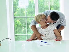 Leie, Pummelig, Geile alte tussi, Oma, Reif, Geld, Büro, Realität