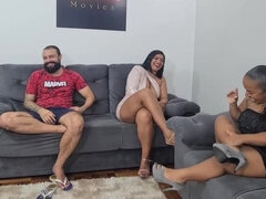 Anal, Gros seins, Sucer une bite, En levrette, Fétiche, Doigter, Lesbienne, Nénés