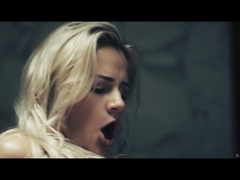 Bikini, Blonde, Sucer une bite, Pieds, Doigter, Embrassement, Masturbation, Se déshabiller