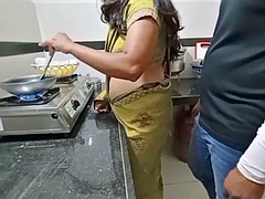 Bhabi ko khana bnaate time pakad ke chhod diya