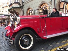 Braunhaarige, Geile alte tussi, Kehlenfick, Reif, Milf, Mutti, Realität, Stiefmutter