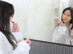 Brunette brune, Mignonne, Doigter, Seins naturels, Rasée, Nénés, Jouets, Mouillée