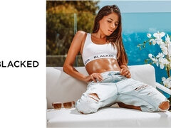 Noire, Brunette brune, En levrette, Branlette thaïlandaise, Interracial, De plein air, Pénis, Adolescente