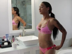 Incroyable, Sucer une bite, Tir de sperme, Interracial, Rasée, Douche, Adolescente