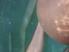 Asiatique, Brunette brune, Le plan cul à quatre, Mère que j'aimerais baiser, Piscine, Solo