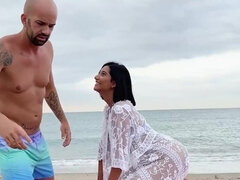 Chica, Tetas grandes, Mamada, Corrida, Latina, Al aire libre, Público, Tetas