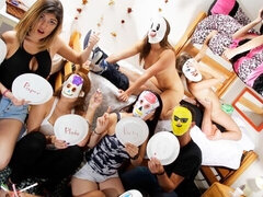 Красотки, Большой член, Минет, Собачьи, Группа, Вечеринка, Молоденькие, Сиськи