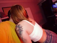 18 jaar, Mooi, Universiteit, Spel, Roodharige vrouw, Strippen