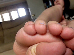 CANDID teenage feet CLOSEUP HD FACE SHOT extreme