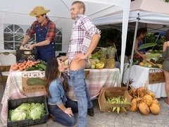 デカ尻, デカパイ, フェラチオ, 茶髪の, バック, 毛深い, 淫乱熟女, アウトドア