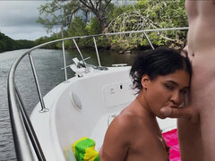 Жопа, Красотки, Бикини, Парочка, Семяизвержение, Поцелуи, Натуральные сиськи, Крошечные