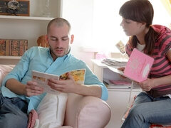 Gros cul, Grosse bite, Sucer une bite, En levrette, Petite amie, Cheveux courts