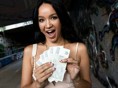 Gros cul, Grosse bite, Sucer une bite, Brunette brune, Argent, Naturelle, Cheveux courts, Adolescente