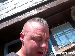 Vrouw, Handbeurt, Rijpe lesbienne, Orgie, Buiten, Verlegen, Tiener, Tieten likken