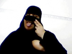 Niqabi Eager mom gives instruction