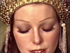 Blonde, Sucer une bite, Brunette brune, Tir de sperme, Poilue, Hard, Interracial, Plan cul à trois