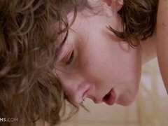 Leie, Braunhaarige, Lingerie, Masturbation, Natürlichen titten, Erotischer film, Solo, Titten