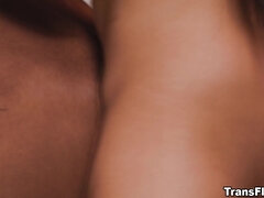 Grosser arsch, Grosse titten, Blasen, Kehlenfick, Fingern, Hd, Latina, Rasiert