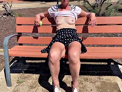 Bekleidet, Erotisch, Reif, Milf, Im freien, Öffentlich, Reiten, Erotischer film