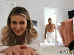Amateur, Chambre à dormir, Gros cul, Grosse bite, En levrette, Seins naturels, Rugueux, Maigrichonne
