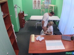 Médico, Lamidas, Enfermera, Oficina, Coño, Chorro, Uniforme, Voyeur