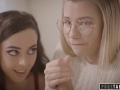 18 jahre, Blondine, Blasen, Brille, Hd, Zierlich, Jungendliche (18+), Flotter dreier