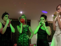 Rubia, Morena, Borracha, Lesbiana, Fiesta, Medias largas