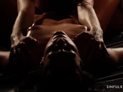 Romantic g/g duo's sensuous & oily rubdown