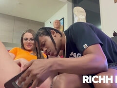 Amateur, Mamada, Estilo perrito, Penetracion con dedos, Interracial, Tetas naturales, Coño, Estudiante