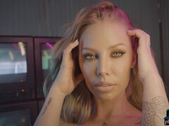 Petite mom Nicole Aniston exposes body
