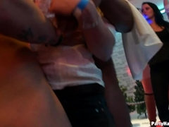素人, 着衣女と全裸男, 衣服着たままセックス, 気狂い, グループ, ハードコア, 異人種間, パーティ