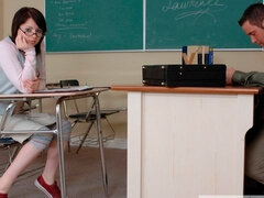 Blasen, Braunhaarige, Hundestellung, Handjob, Muschi, Schulmädchen, Entkleiden, Jungendliche (18+)