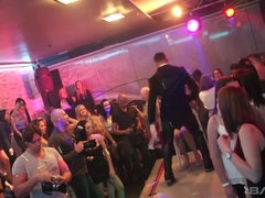 Braunhaarige, Gruppe, Interrassisch, Lingerie, Orgie, Party, Piercing, Tätowierung