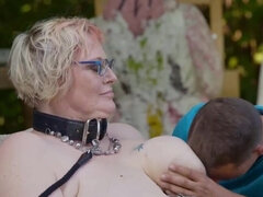 Gros cul, Sucer une bite, Tromperie, Domination, De plein air, Seins flasques, Cheveux courts, Bizarre