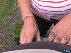 Mamada, Morena, Coche, Estilo perrito, Al aire libre, Pov, Público, Tetas