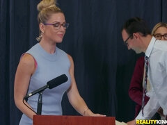 Schwanz, Frau frau mann, Lesbisch, Lecken, Milf, Natürlichen titten, Hintern versohlen, Flotter dreier