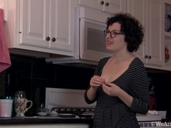 Morena, Gordita, Peludo, Cocina, Masturbación