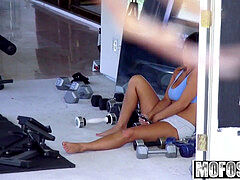 Bikini, Sucer une bite