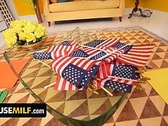 Большие сиськи, Минет, Милф, Натуральные сиськи, Оргазм, Секретарша, Короткая стрижка, Купальник