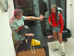Sucer une bite, Collège université, En levrette, Hard, Léchez, Orgasme, Rasée, Adolescente