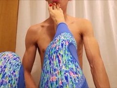 Verga grande, Pies, Masturbacion con pies, Madres para coger, Orgasmo, Polaco, Tren, Esposa