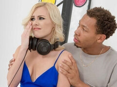 Grote kont, Grote lul, Grote mammen, Blond, Pijpbeurt, Hondjeshouding, Reusachtig, Moeder die ik wil neuken