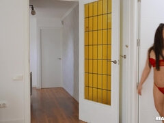 Chambre à dormir, Sucer une bite, Brunette brune, Queue, Européenne, Italienne, Cheveux courts, Gicler