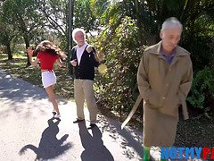 Braunhaarige, Grossvater, Hd, Zierlich, Muschi, Sich ausziehen, Entkleiden, Ablutschen